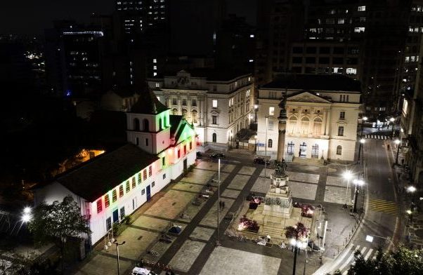 Você está visualizando atualmente Ponte Estaiada, Viaduto do Chá, Pateo do Colégio e Biblioteca Mário de Andrade serão iluminados com luzes verde e vermelha durante o mês de julho, em ação promovida pela SINOG – Associação Brasileira de Planos Odontológicos